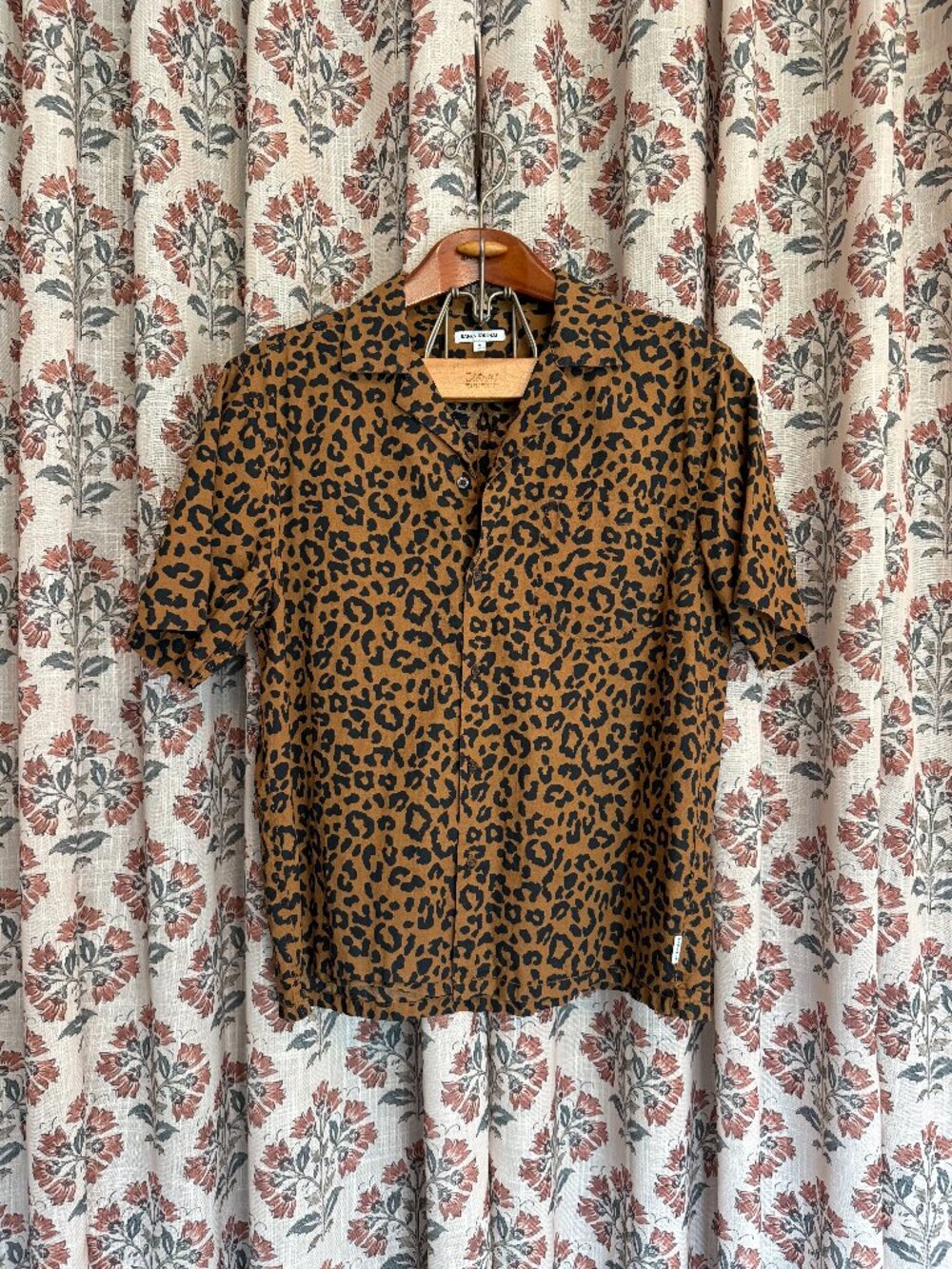 Men's Banks Journal Leopard Print Button Down Shirt Medium